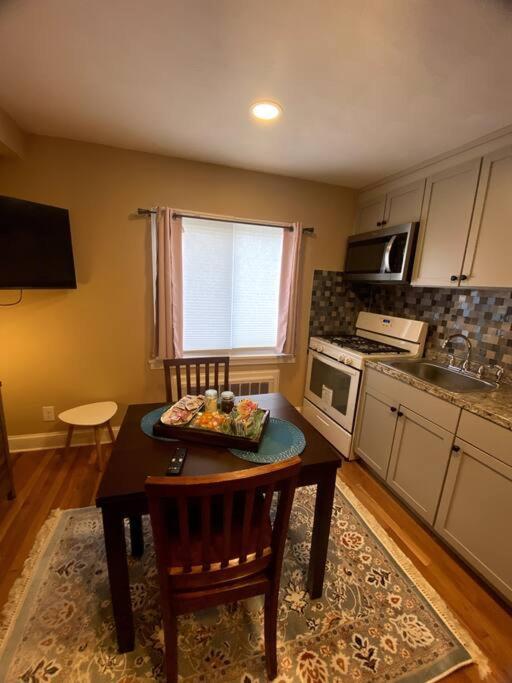 Cozy Boston Getaway Apartment! Free Parking מראה חיצוני תמונה
